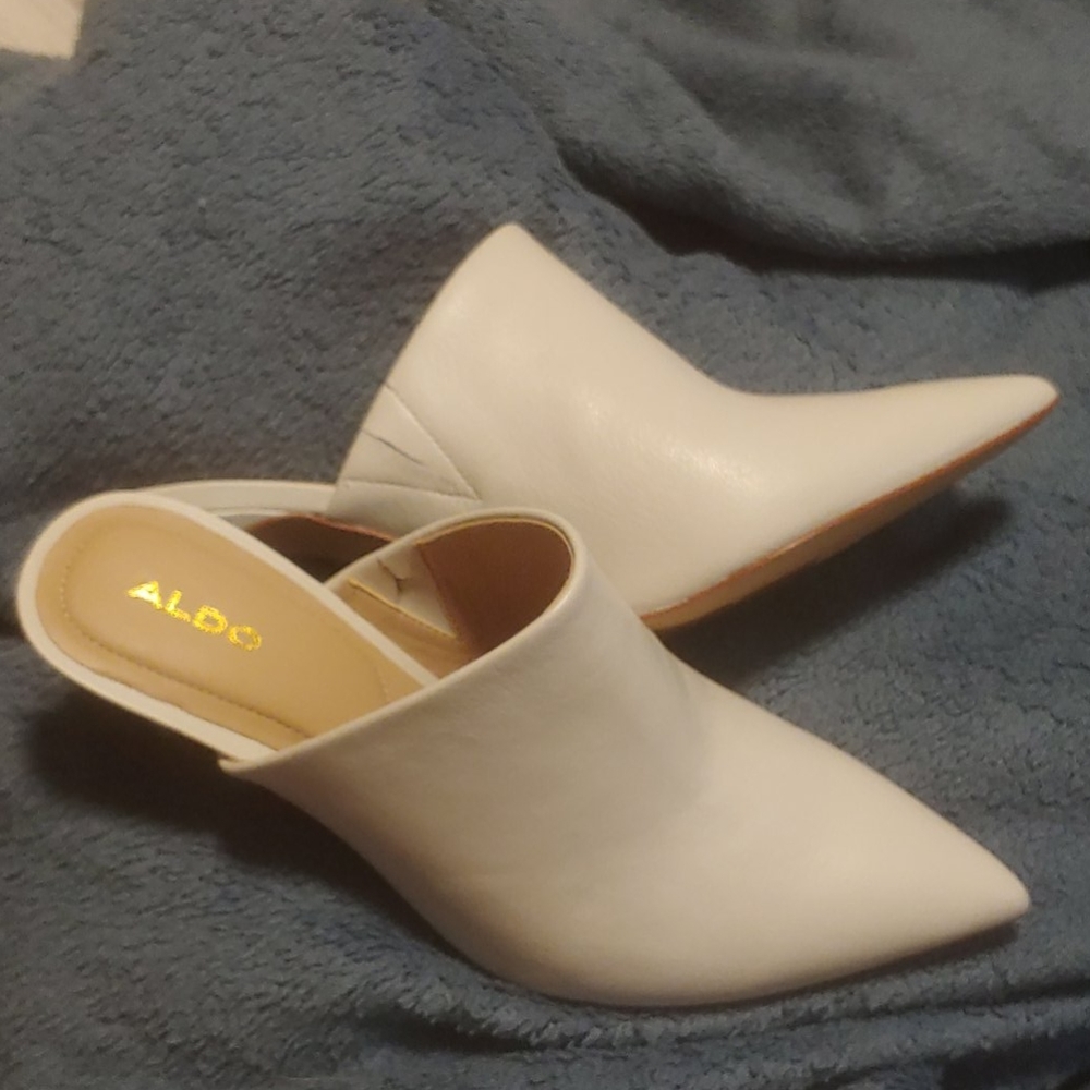 Aldo white leather heals